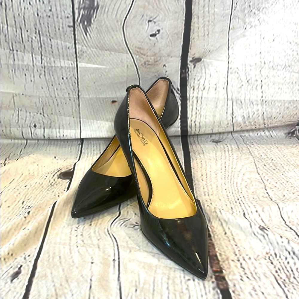 Michael Kors Black Patent Leather Pumps Size 9.5 Excellent Condition